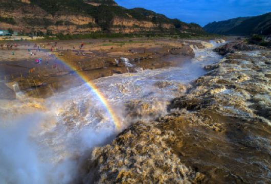 【直播】陕西壶口瀑布一日游【头等舱+肯德基早+vip通道】【[套餐推荐]全程32座头等舱+赠肯德基早餐，专职导游/可选vip通道，无需排队换乘景交车，一站直达。】
