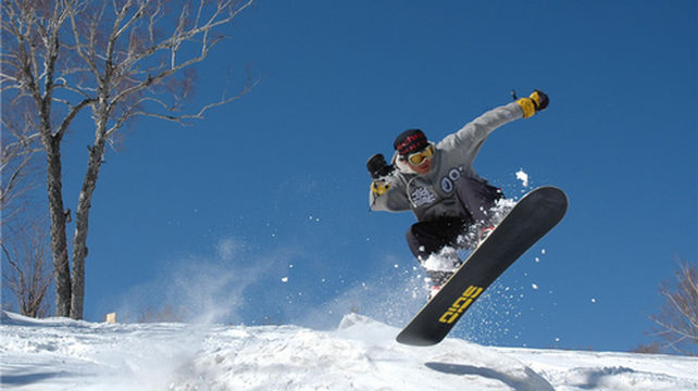 黑龙江哈尔滨平山神鹿滑雪场一日游滑雪滑雪4小时赠雪山鹿苑