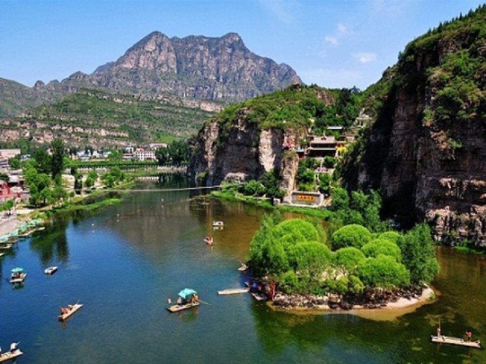 北京十渡拒马乐园,位于北京西南房山区十渡风景名胜区内,这里喉宽