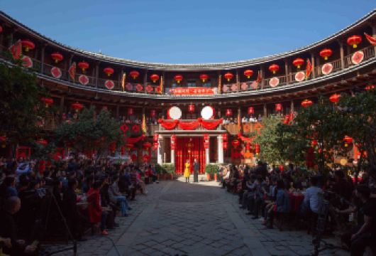 云水谣+田螺坑土楼群一日游【厦门/漳州接送+精品8人小团】【春节期间景区讲解员紧缺，会几个团拼1讲解或无讲解自由参观。】