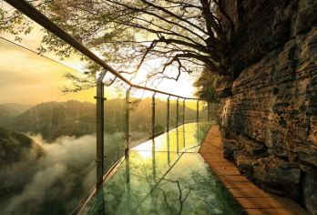 矮寨奇观旅游区一日游【德夯苗寨+矮寨大桥+悬崖栈道+天问台】【湘西美景一网打尽：德夯苗寨-矮寨大桥-玻璃栈道-天问台一次游完，不留遗憾！《纯玩团》】