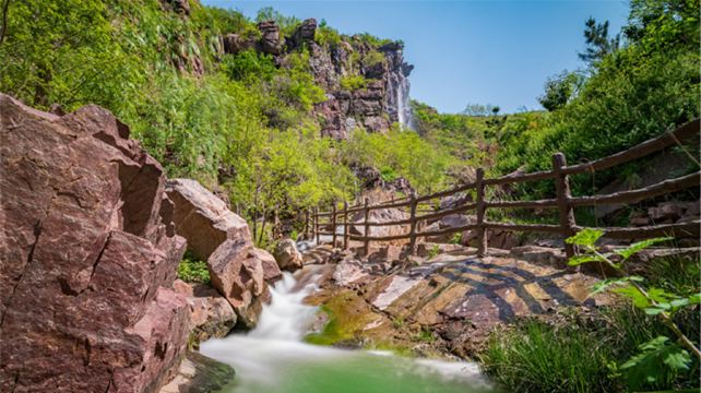 万安山七彩大峡谷