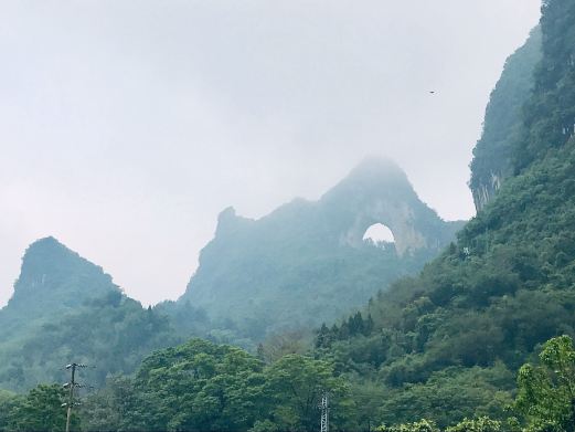 月亮山