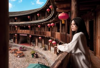 南靖云水谣古镇+永定高北土楼王一日游【世遗5A特惠大小团】【[高空景观·视觉盛宴]登楼俯瞰全景，漫步云水谣古道，打卡怀远楼，解锁闽南风情，收获难忘旅途记忆】