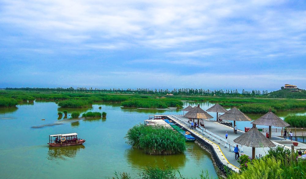 宁夏沙湖生态旅游区 镇北堡西部影城 贺兰山岩画 沙坡头 宁夏水洞沟