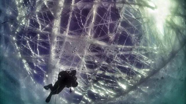 俄罗斯伊尔库茨克利斯特维扬卡 贝加尔湖 冰潜体验一日游 1对1教练 可选gopro全程跟拍 线路推荐 携程玩乐