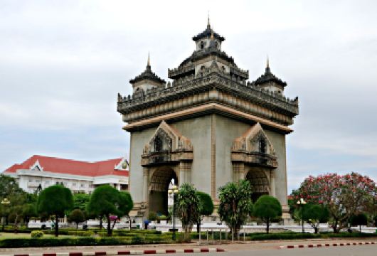 老挝万象省半日游【自行车游览私家游】【参观 Ban Mixay纺织村，体验老挝传统手工艺与纺织文化。】