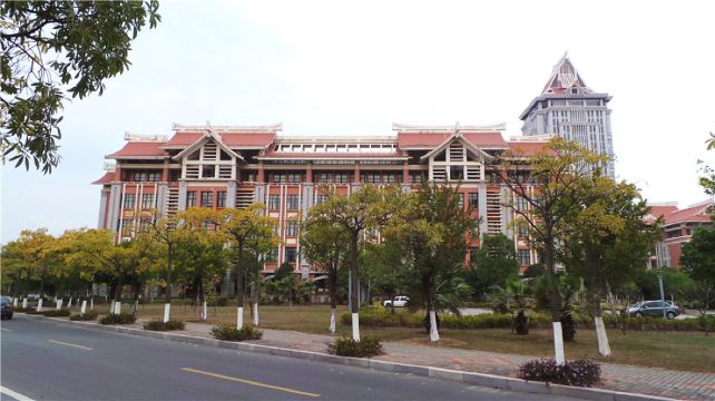 原集美学村包括: 厦门水产学院 , 集美航海学院 ,集美师范专科学校