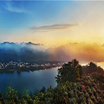 西递+宏村景区+新安江山水画廊+徽州古城+婺源篁岭景区3日2晚跟团游