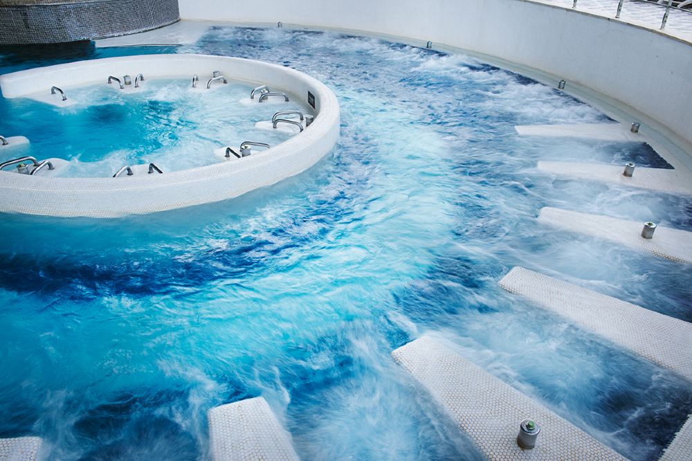 是利用温泉水预防丶疗养丶治愈各种疾病并促进健康的健康保养温泉