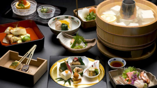顺正南禅寺京都汤豆腐豆腐料理座位预约 红叶旺季提前订 近南禅寺 当地特色 庭院环境好 线路推荐 携程玩乐