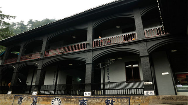 重庆渣滓洞白公馆磁器口古镇美食一日游红岩文化主城区免费上门接客