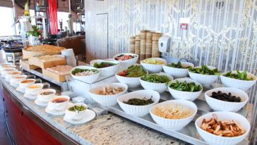 济南索菲特银座大饭店银顶旋转西餐厅自助餐\/