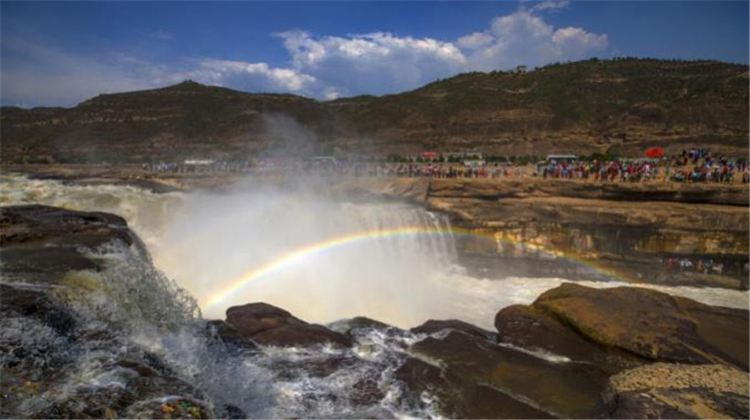 4-Day Xi'an + Emperor Qinshihuang's Mausoleum Site Museum + Hukou Waterfall tourist area of the Yellow River
