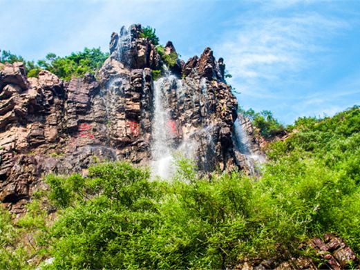 万安山七彩大峡谷