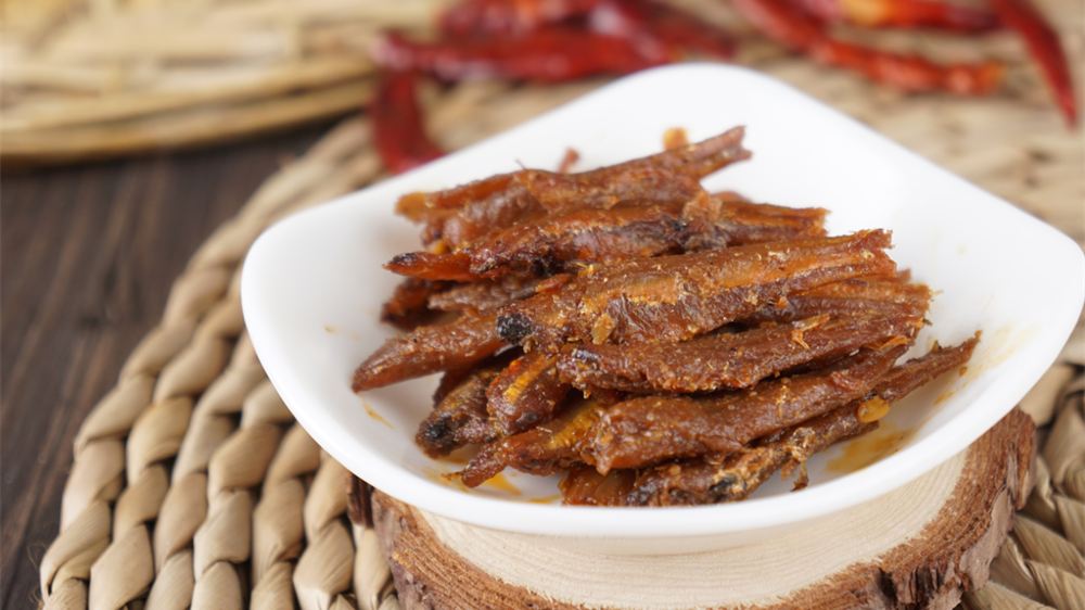 【漓江石岩鱼】桂林本地话叫"黑妈妈",采用了烟熏的工艺,比较有嚼劲