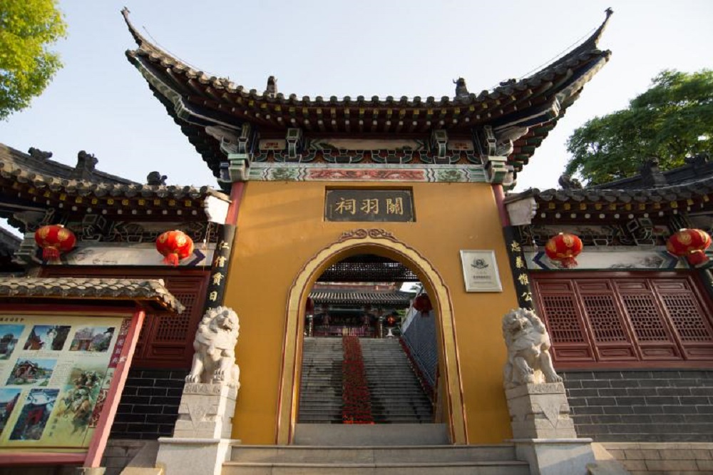 2-Day Jingzhou Tour: Explore Guan Yu Temple, Ancient City and King Chu's Mausoleum