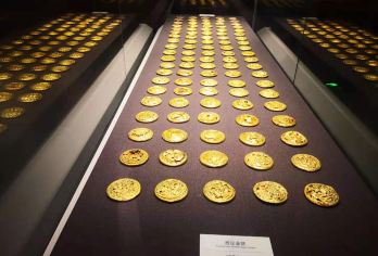 【江西省博物馆讲解】120分钟 资深导游 含耳麦 精品小团【[金牌导游讲师团]他们博古通今，幽默睿智，善于挖掘文物背后的故事，用有趣的方式带您领略明清风采；】