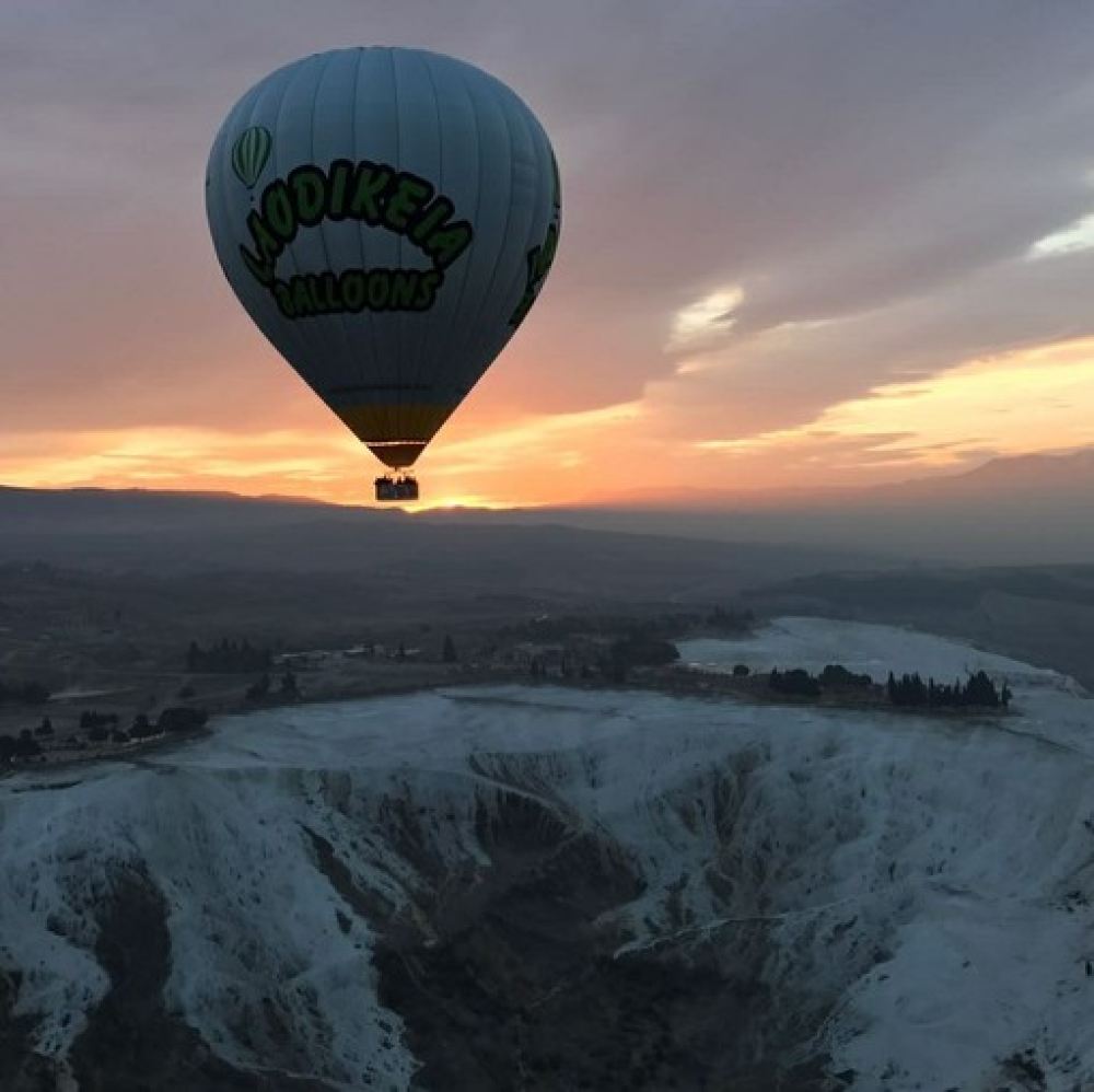 洁白遐想土耳其棉花堡热气球体验高空观赏世界自然遗产土国中部田园