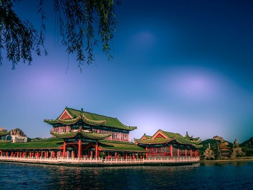 隆霞湖风景区