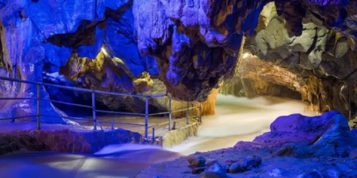 英西峯林老虎谷溶洞漂流