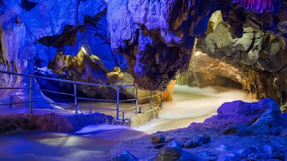 英西峯林老虎谷溶洞漂流