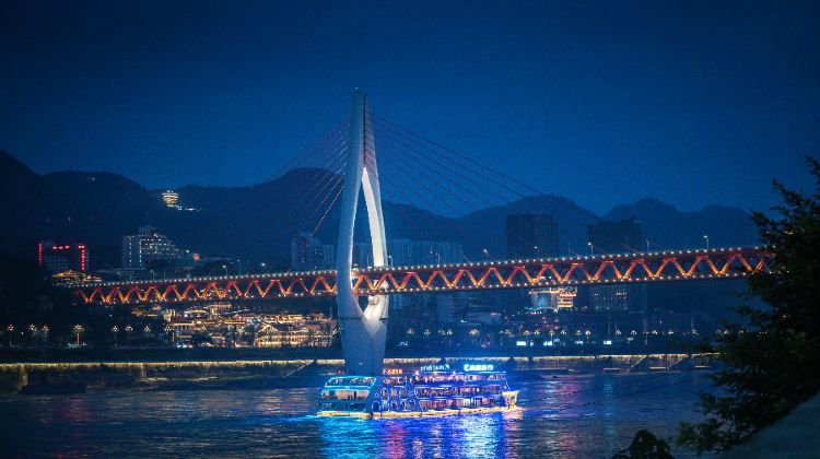 8-Day Sichuan+Chongqing Twin Cities Experience: Giant Pandas, Jiuzhaigou Scenic Area, Hongya Cave | 1 Day Free at Leisure | Stay in 5-Diamond Hotel