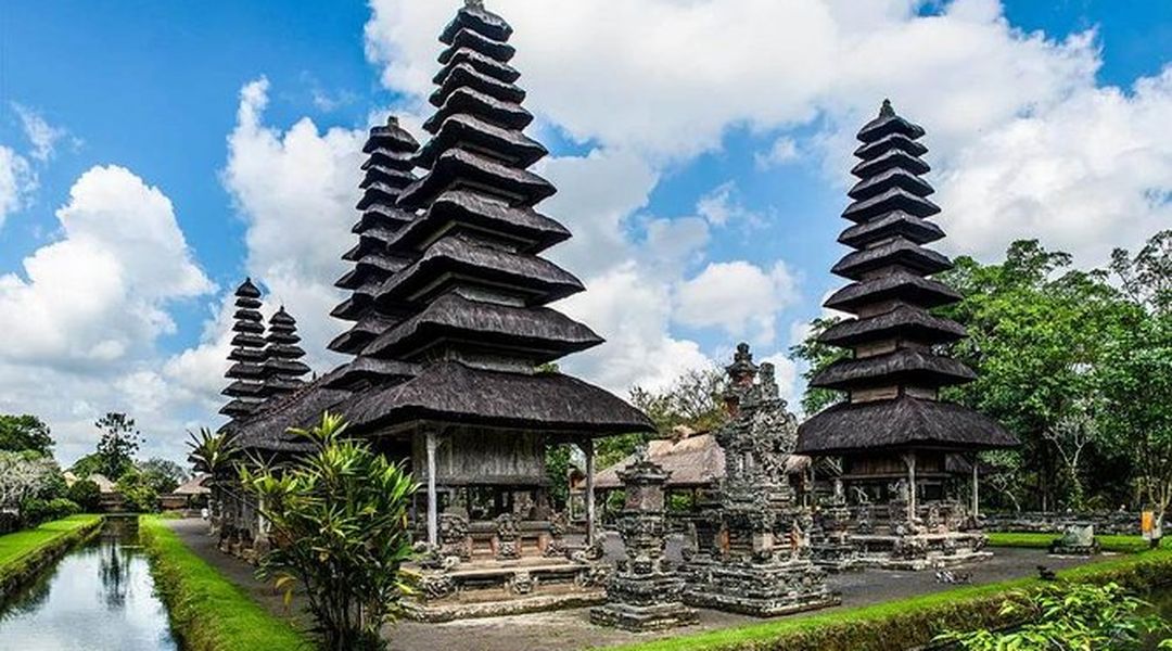 Private One Day Trip Gitgit Waterfall Ulun Danu Beratan Temple