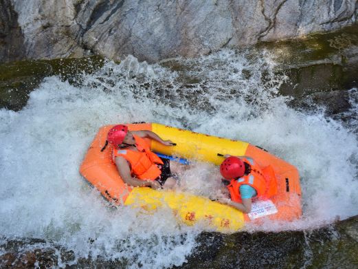 周洛飞瀑漂流