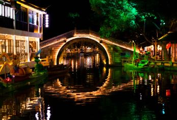 苏州拙政园+寒山寺+周庄一日游【优品-严选-深度讲解】【•江南经典的景点•一网打尽•拙政园•千年古刹•寒山寺•千年古镇•周庄古镇•江南园林古镇完美一日游】