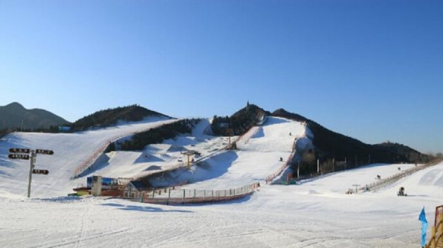 北京云居滑雪场一日游冰雪嘉年华欢乐在云居保定出发