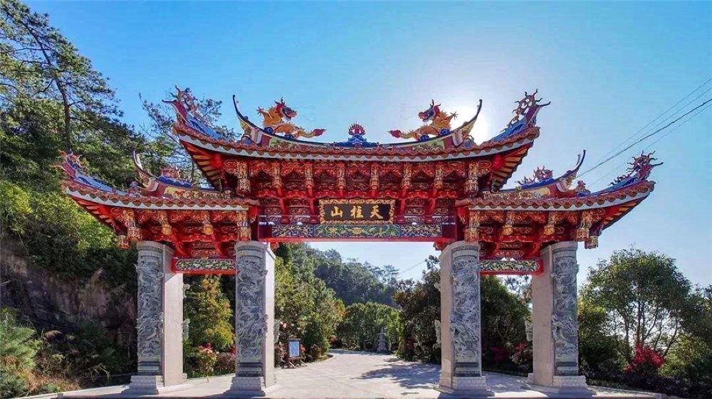位于安徽省  岳西县  ,  长泰天柱山欢乐大世界旅游度假区,毗邻厦门