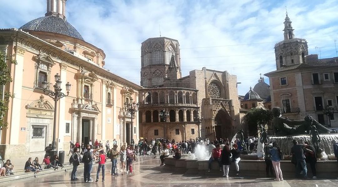What You Cannot Miss In Valencia Break With One Drink Snacks