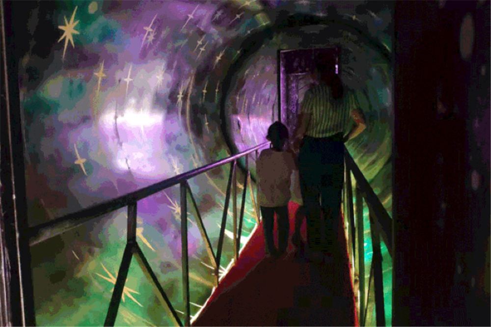 童年的幽邃幻境，解析我儿时反复梦到的90度空间之旅