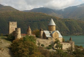格鲁吉亚卡兹别克山+斯提潘茨明达圣三一教堂一日游【提供天天拼团和私家包团两种套餐】