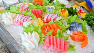 济南索菲特银座大饭店银顶旋转西餐厅自助餐\/