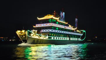 永乐号郑和宝船夜游三亚湾