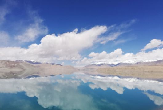 喀什帕米尔高原+白沙湖+喀拉库勒湖景区一日游包车7座商务【观葱岭圣湖喀拉库勒湖，览冰山之父慕士塔格峰。】