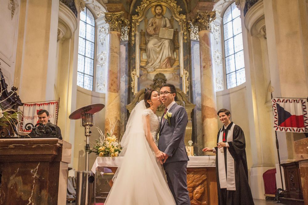 欧洲租婚纱_动漫婚纱情侣头像