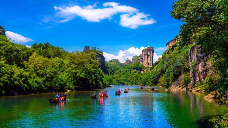 7-Day Xiamen + Wuyi Mountain + Nanjing Tulou + Gulangyu Island