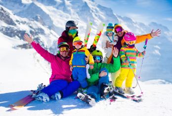 新疆乌鲁木齐丝绸之路山地度假区滑雪场一日游【往返直通车】【三个集合点，三个返回点，铁路局/红山/七一酱园任选】