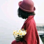 斜刘海遮住左眼角的泪