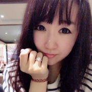 吃核桃的小松鼠