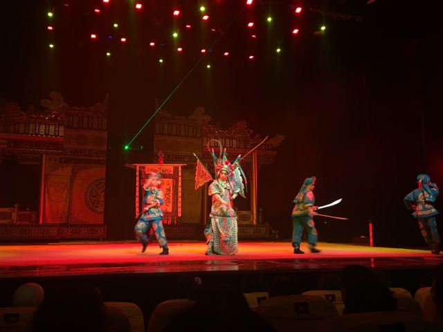 See the legendary "Furong Guocui" Bian Lian show.