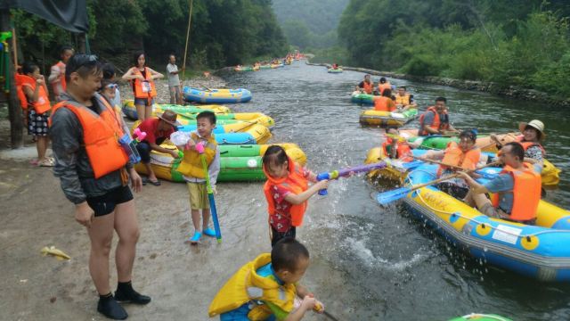 京山鴛鴦溪漂流