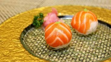 济南索菲特银座大饭店银顶旋转西餐厅自助餐\/