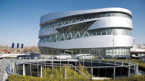 德国斯图加特梅赛德斯奔驰博物馆一日游【法兰