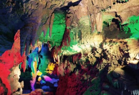 山东沂水地下大峡谷沂水萤火虫水洞一日游【 赠送观荧火虫游船】【超高性价比，旅游大巴拼车出行，定点接送】