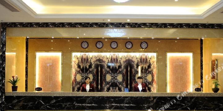 临安龙都大酒店 杭州临安湍口氡温泉 四季恒温水上乐园成人门票(赠送