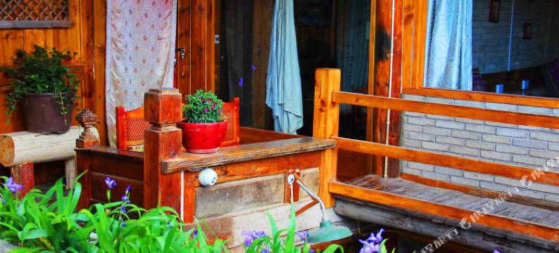 香格里拉烟雨阳光客栈图片